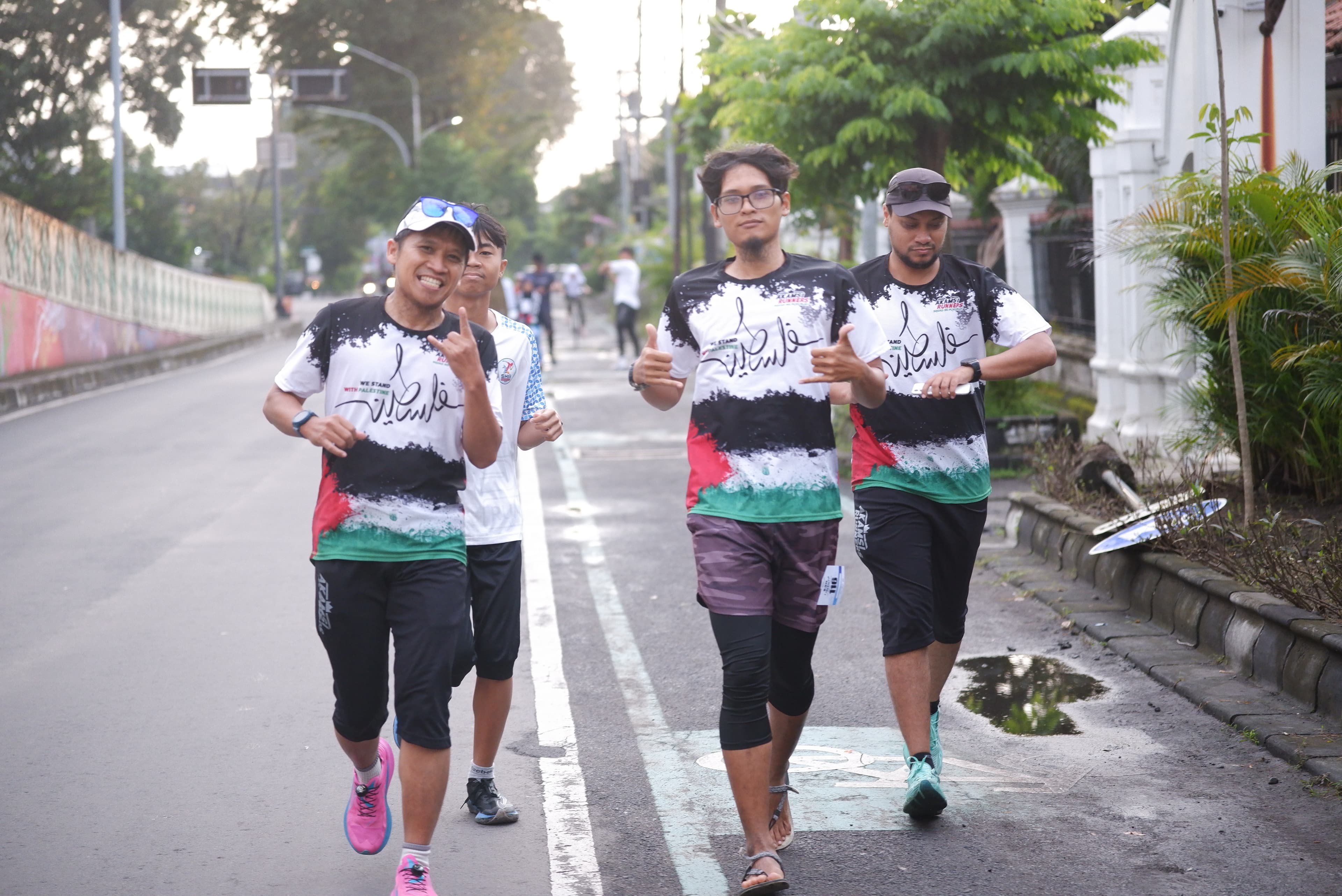 Peserta mengenakan jersey Run For Liberation 2025