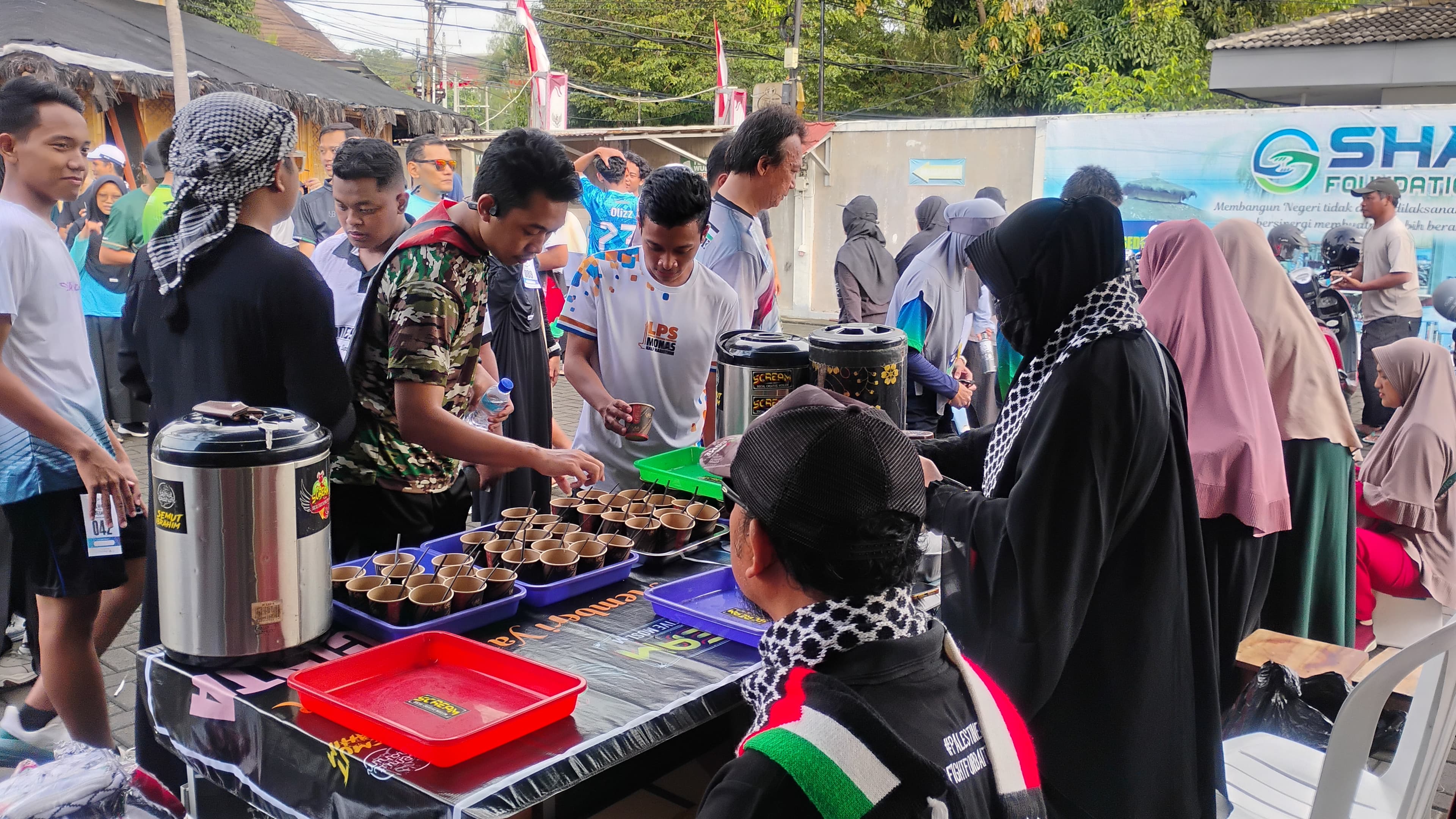 Suasana Pengambilan Refreshment Run For Liberation Solo 2025